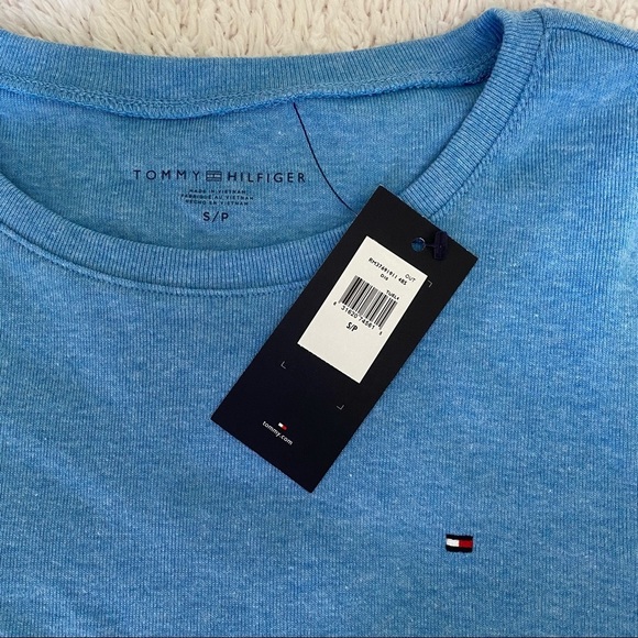 NWT Tommy Hilfiger Sweater - Picture 3 of 3